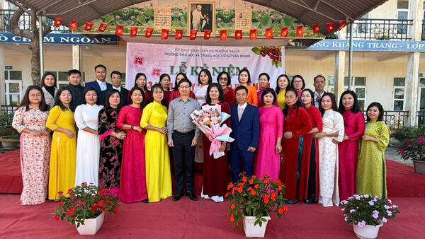 LÃNH ĐẠO ĐẢNG ỦY, HĐND, UBND, UBMTTQ XÃ THỐNG NHẤT DỰ LỄ KỶ NIỆM NGÀY NHÀ GIÁO VIỆT NAM 20/11 TẠI CÁC TRƯỜNG TRÊN ĐỊA BÀN XÃ