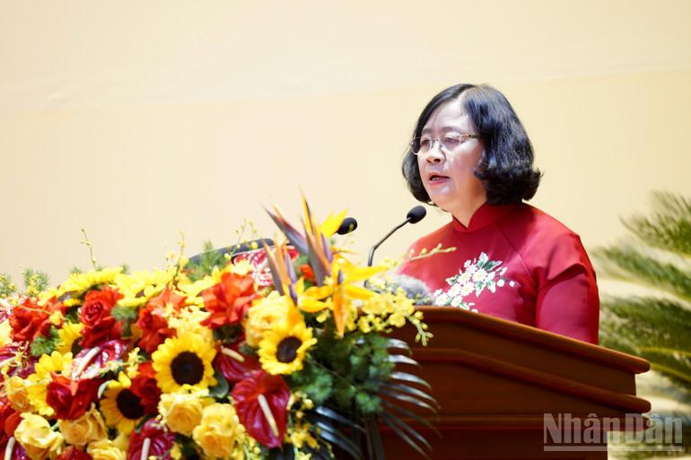 Đồng chí Bùi Thị Minh Hoài, Ủy viên Bộ Chính trị, Bí thư Thành ủy Hà Nội thay mặt Bộ Chính trị, Ban Bí thư phát biểu chỉ đạo đại hội. ndo_br_img-0622.jpg