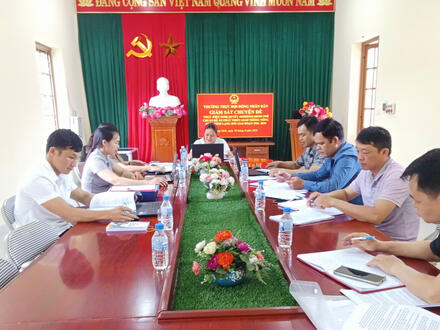 Kinh tế - Chính trị