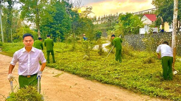 CÔNG AN XÃ THỐNG NHẤT TỔ CHỨC TỔNG VỆ SINH TRỤ SỞ, CHỦ ĐỘNG BẢO VỆ MÔI TRƯỜNG, CHUẨN BỊ HỘI NGHỊ TRIỂN KHAI CÔNG TÁC NĂM 2026